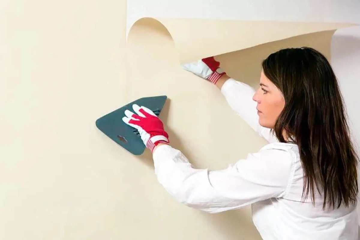 How to Stick Paper on the Wall Without Damaging Paint